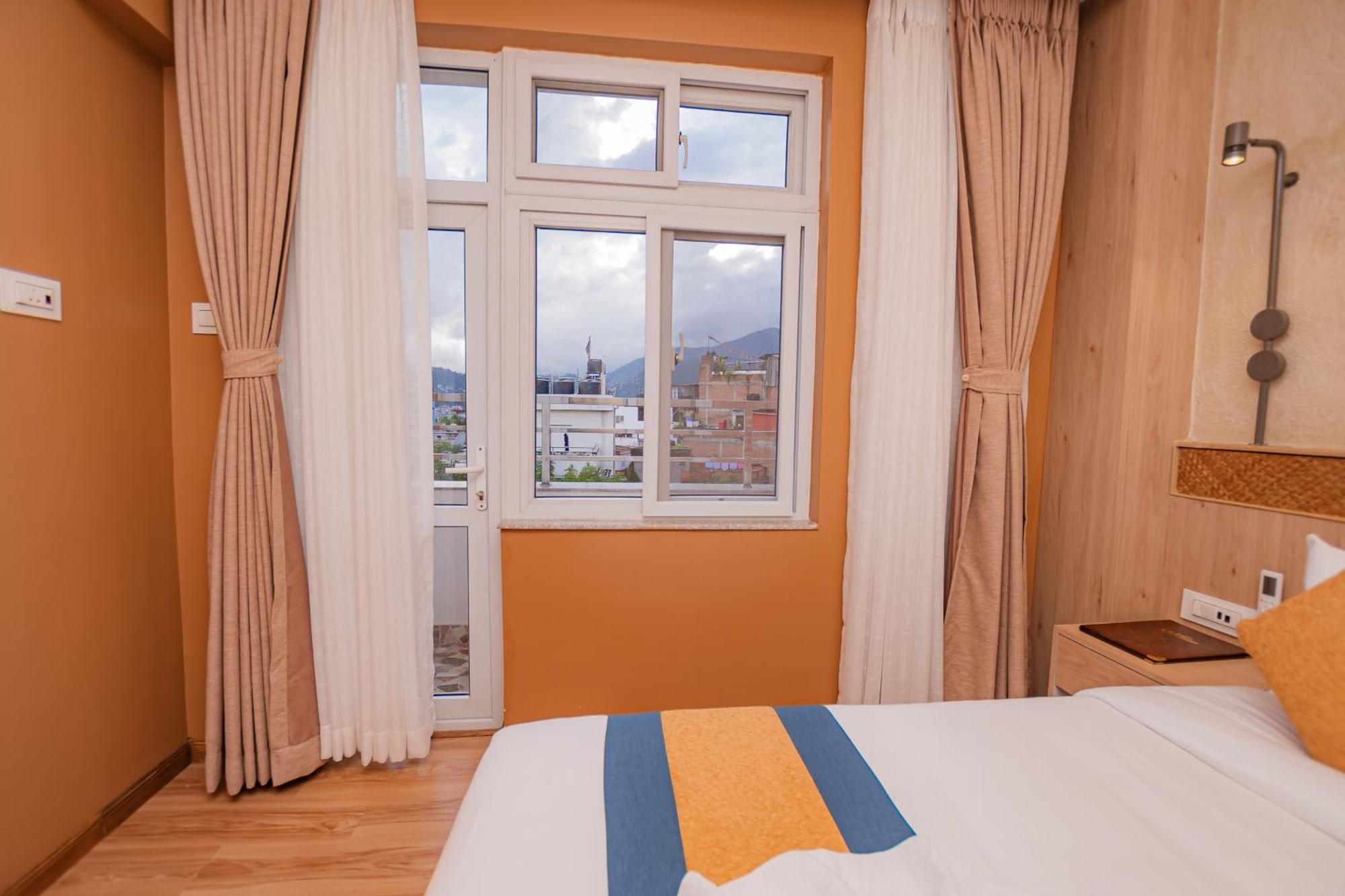 Hotel Vistara Катманду Екстер'єр фото