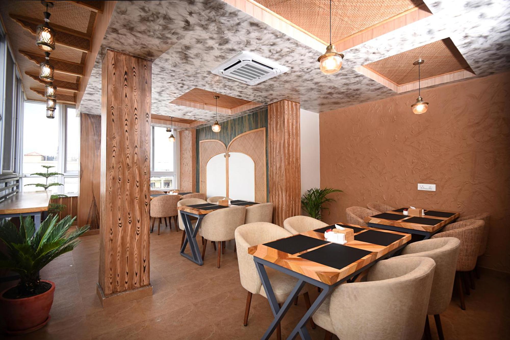 Hotel Vistara Катманду Екстер'єр фото
